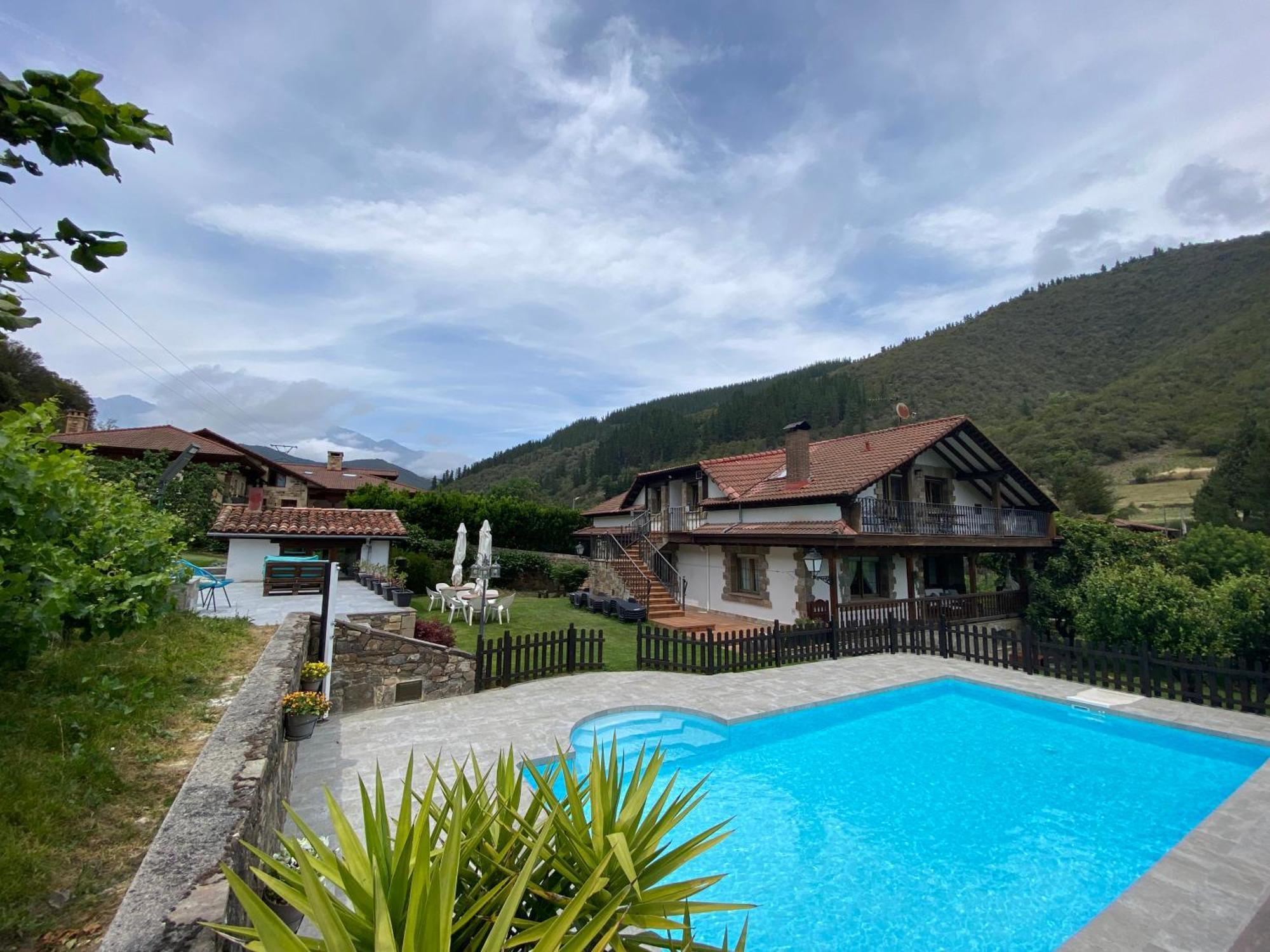 Apartamentos Rurales Valverde Potes Esterno foto